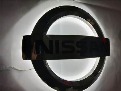 尼桑三维车标腾空背光2
