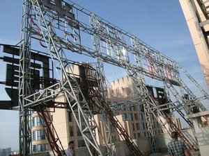 楼顶大字钢结构框架