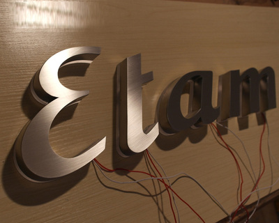 拉丝不锈钢背发光字